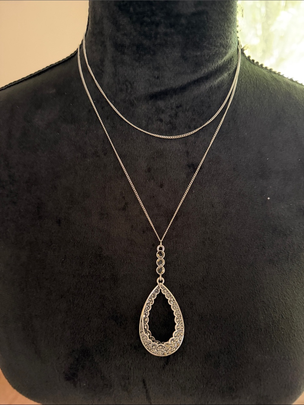 🔥🔥  Silvertone Teardrop Pendant Necklace with Crystal/Marcasite Accents
